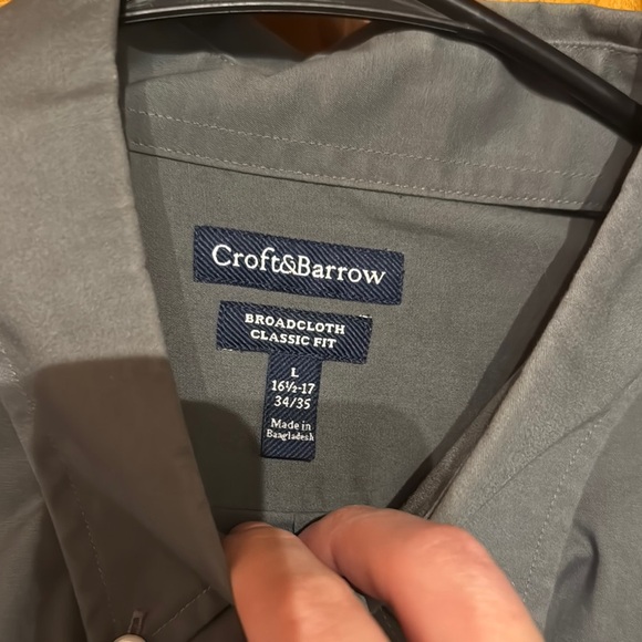 4 Button Down Shirts - Picture 11 of 12